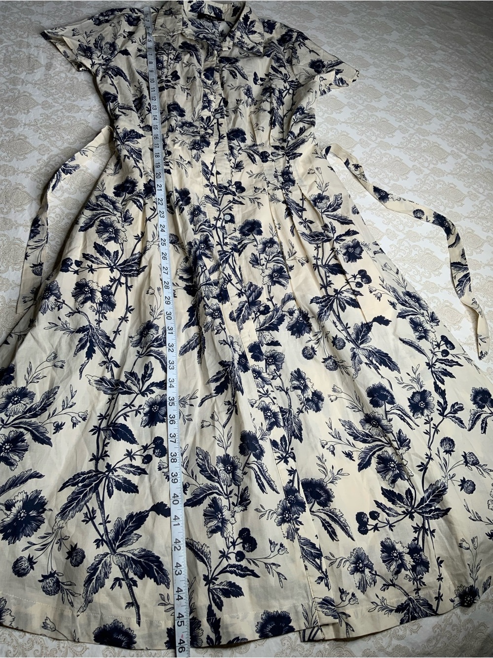 Women's Aakaa Floral Button Down Midi Dress Beige Navy Size Medium - Picture 4 of 11